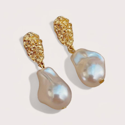 Luxeandco Camilla Pearl Earrings | Gold Plated
