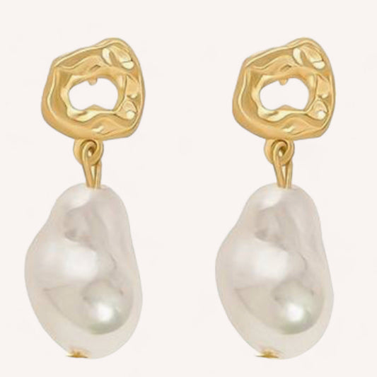 Luxeandco Gia Pearl Earrings | Gold Plated